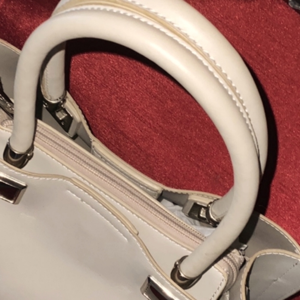 Handbag - Picture 2 of 10